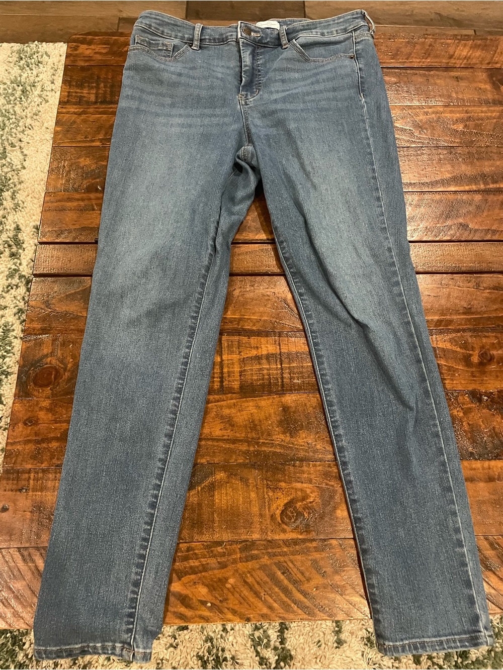 Jessica Simpson Classic Skinny Jeans in Medium Blue Wash